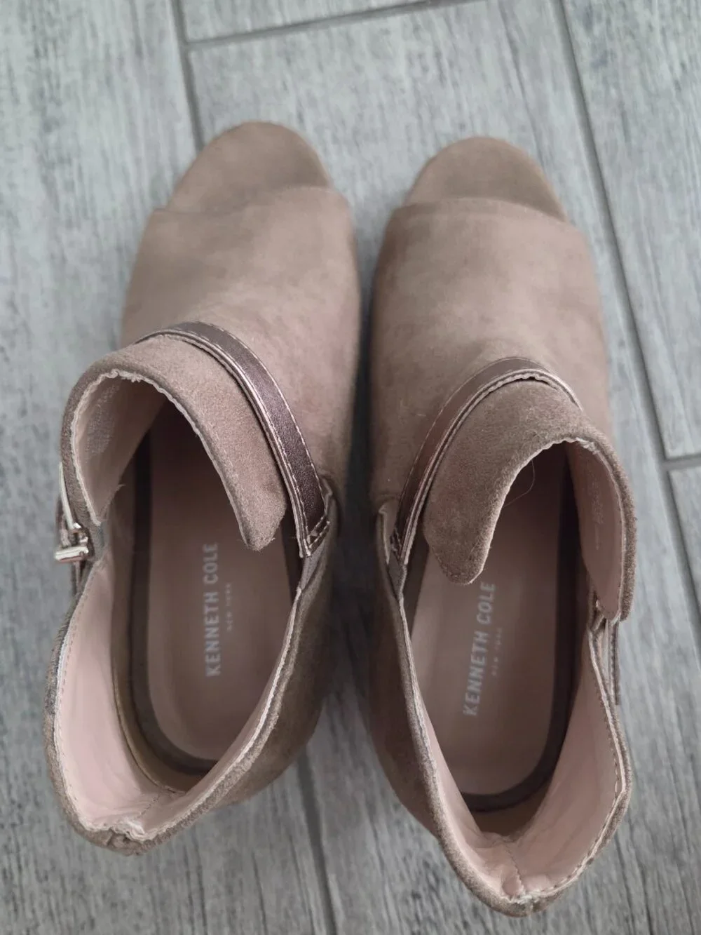 Kenneth Cole New York Girls Booties Suede Taupe Brown Peep Toe Size 4